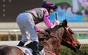 Brett Prebble is all smiles as he returns to scale having recorded his 800th Hong Kong winner. Photos: Kenneth Chan