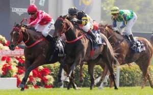 Mr Stunning (left) wins the Group One Hong Kong Sprint. Photos: Kenneth Chan