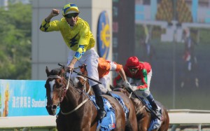 Hugh Bowman celebrates at Werther wins the 2017 Standard Chartered Champions & Chater Cup. Photos: Kenneth Chan