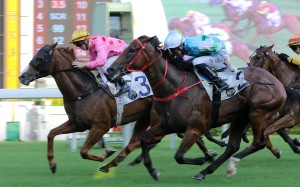Zac Purton pilots Starship to the line to finally take the jockeys’ championship lead from arch-rival Joao Moreira at Sha Tin on Sunday. Photos: Kenneth Chan