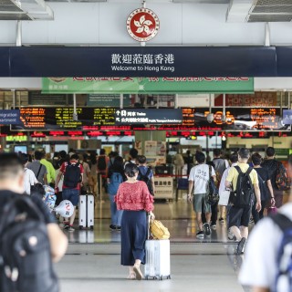 People cross from Shenzhen into Hong Kong. Photo: Roy Issa