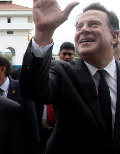 China’s Foreign Minister Wang Yi (centre) and Panama's President Juan Carlos Varela (right) pictured during a visit to the Central American nation by the Chinese diplomat this week. Photo: Reuters