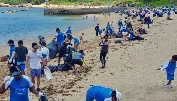 Lamma Island Beach Clean Up For Sea Turtles Draws 2 000