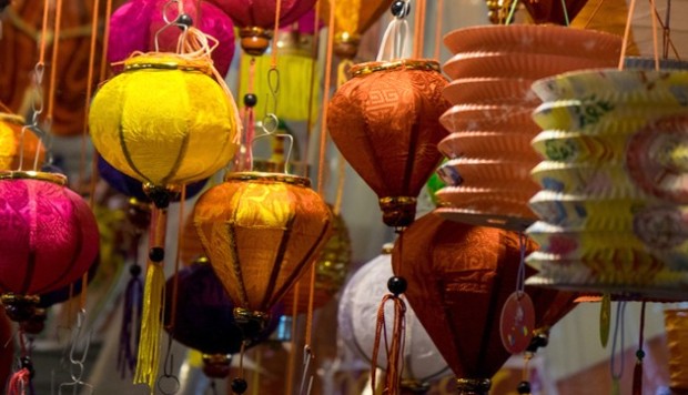Man in critical condition after Mid-Autumn Festival lantern sparks blaze