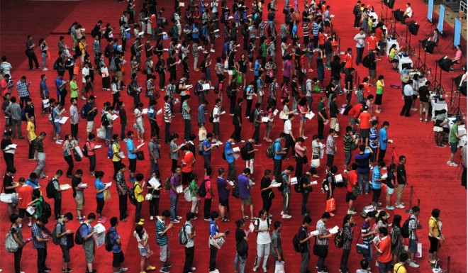 Freshmen queue up on enrolment day at Tsinghua University.