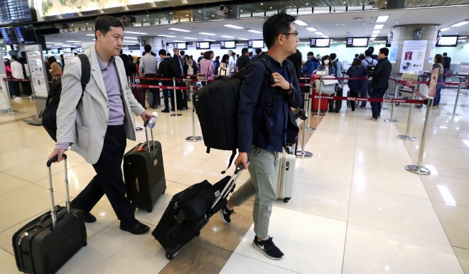 North Korea invited journalists from South Korea, the US, China, UK and Russia to witness the closure of its only known nuclear site.