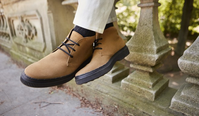 Tod’s ankle boots in suede with stamped Tod’s monogram.