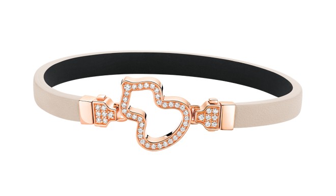 The Wulu interchangeable bracelets come with calf leather, denim and 18K rose gold and diamond straps for perfect mix and matching.