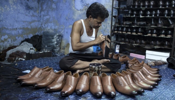 Inside the Modern Shoe Factory: Processes & Innovations - Featured Image