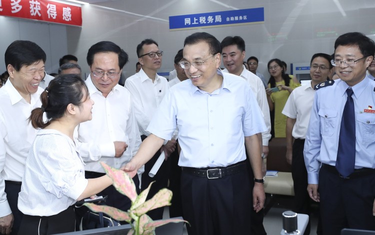 Chinese Premier Li Keqiang (centre) said it is a priority for the government to provide a level playing field for all businesses, domestic and foreign. Photo: Xinhua