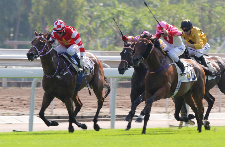Douglas Whyte's decision to take Forever Accurate straight to the front proved to be the winning move as he scraped home. Photos: Kenneth Chan
