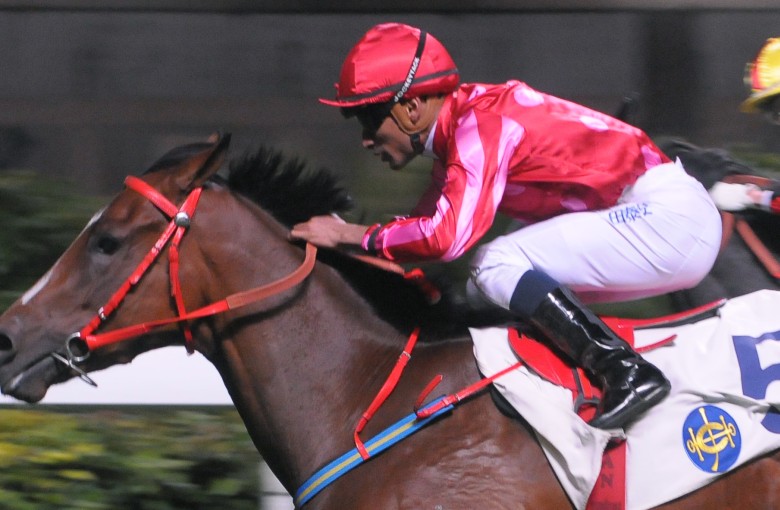 Race 3, Mr Stunning, ridden by Karis Teetan, won the class 4 over 1000m at Happy Valley on 03Feb16.