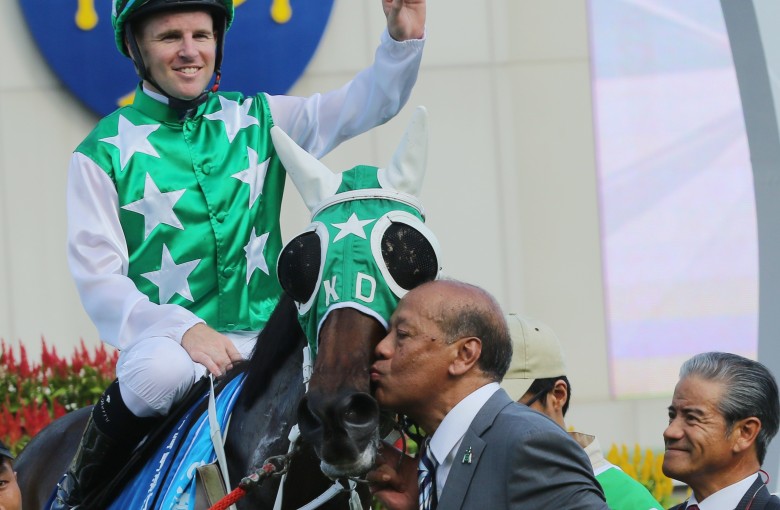Owner Kerm Din kisses Pakistan Star after the Standard Chartered Champions & Chater Cup (2,400m) at Sha Tin last year as former trainer Tony Cruz looks on. Photos: Kenneth Chan