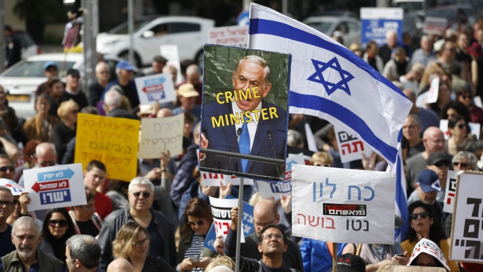 Israeli Protesters Urge ‘crime Minister Netanyahu To Resign Over