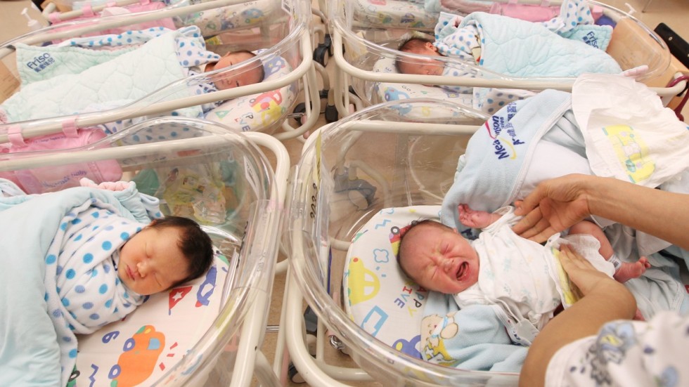 Six Hong Kong Public Bodies Consider Extending Maternity Leave Before 