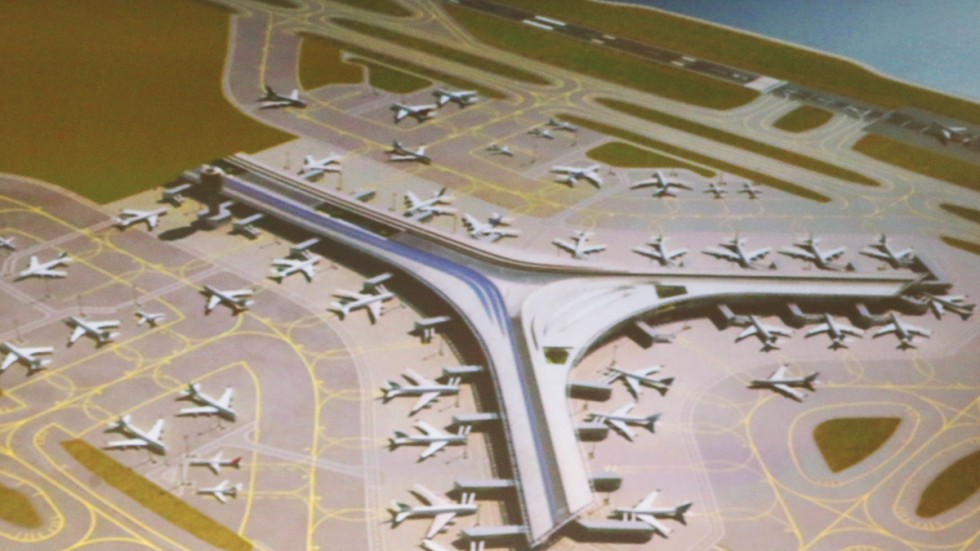 Third Hong Kong Airport Runway To Come With Smaller Facilities South