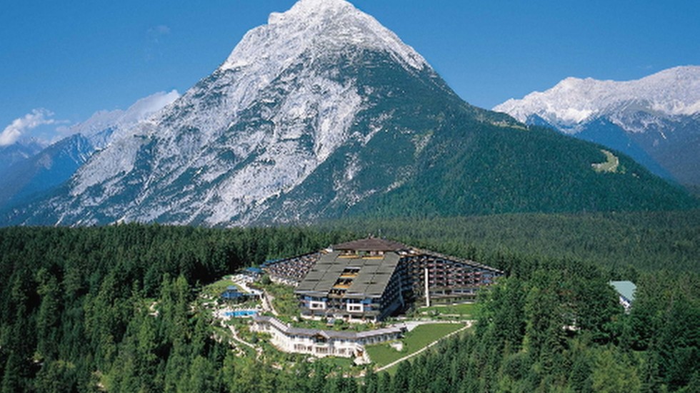 Remote Hotel In Austrian Alps On Lockdown For Secret Bilderberg Afp