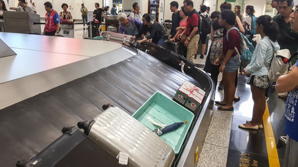 Why your luggage takes a lot longer to get through Hong Kong airport