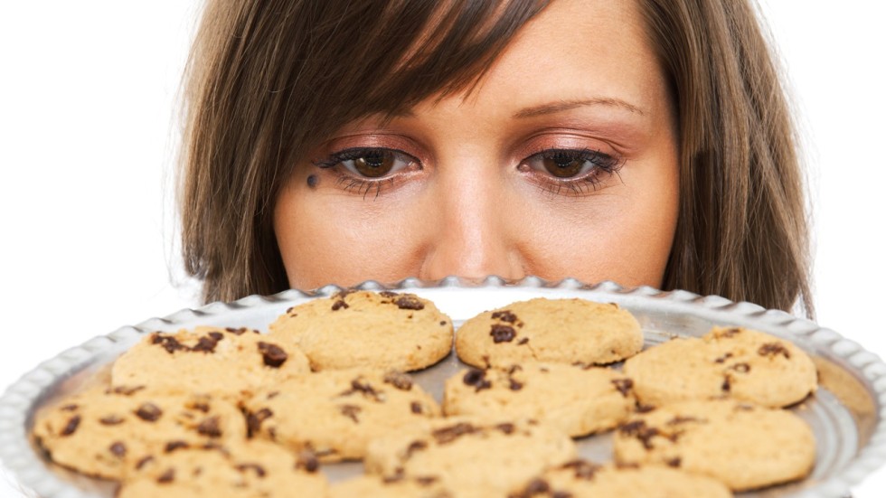 Dieting won’t stop your bad eating habits long-term – but changing your environment might