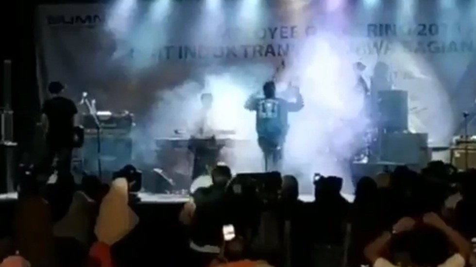 Shocking moment tsunami rips through stage as band Seventeen performs at Indonesian beach resort