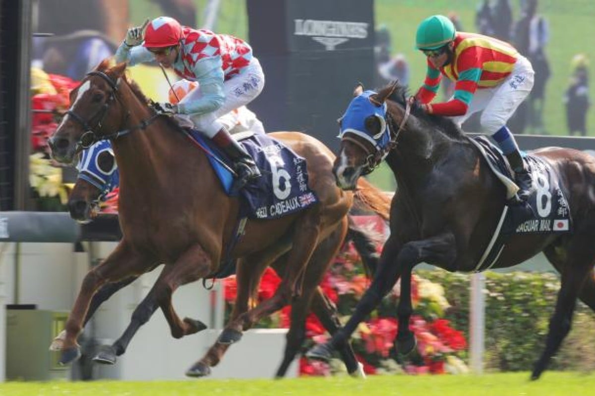 Red Cadeaux (left) holds off Jaguar Mail to win the Longines Hong Kong Vase at Sha Tin today. Photo Kenneth Chan