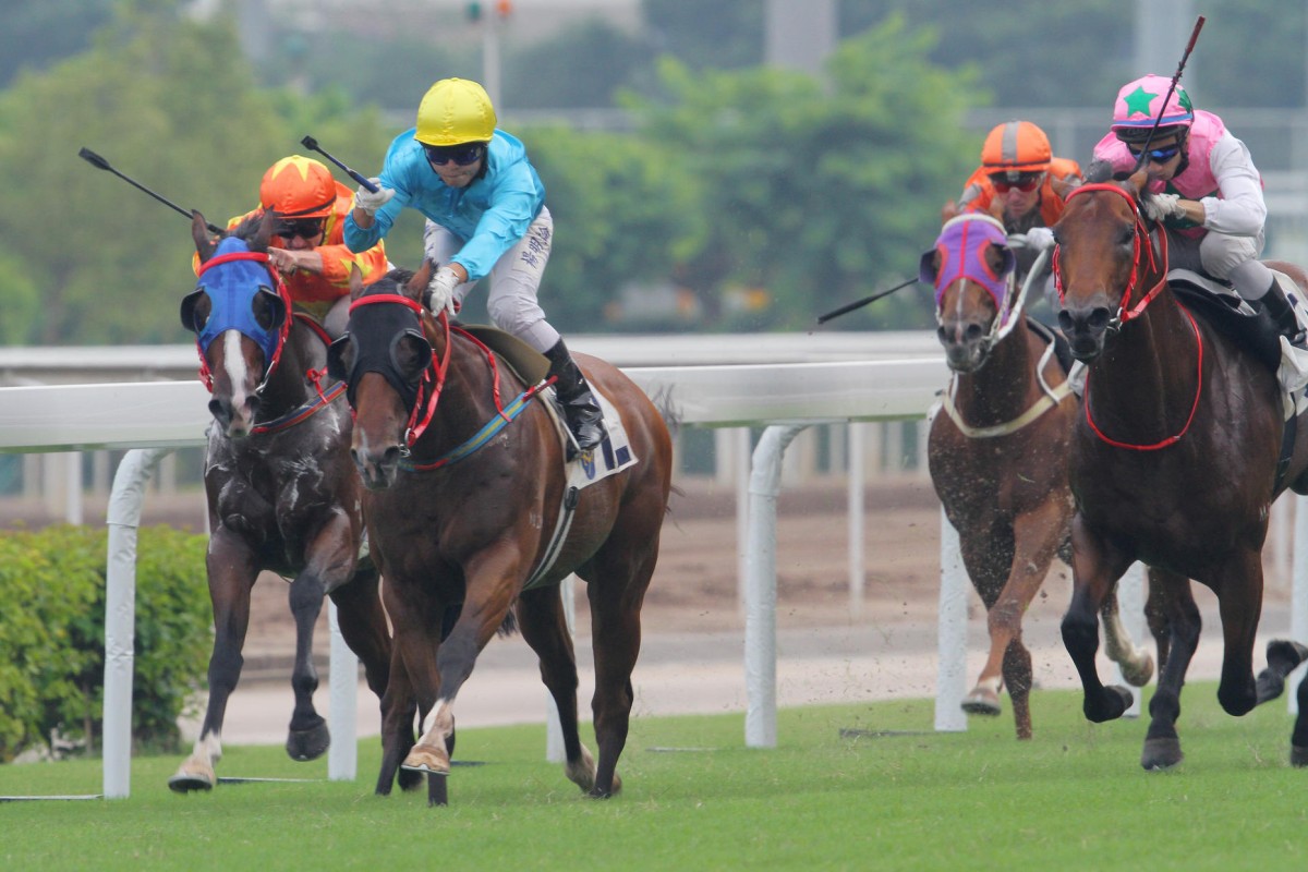 Tour De Force gets an ideal run to win for in-form Keith Yeung. Photo: Kenneth Chan