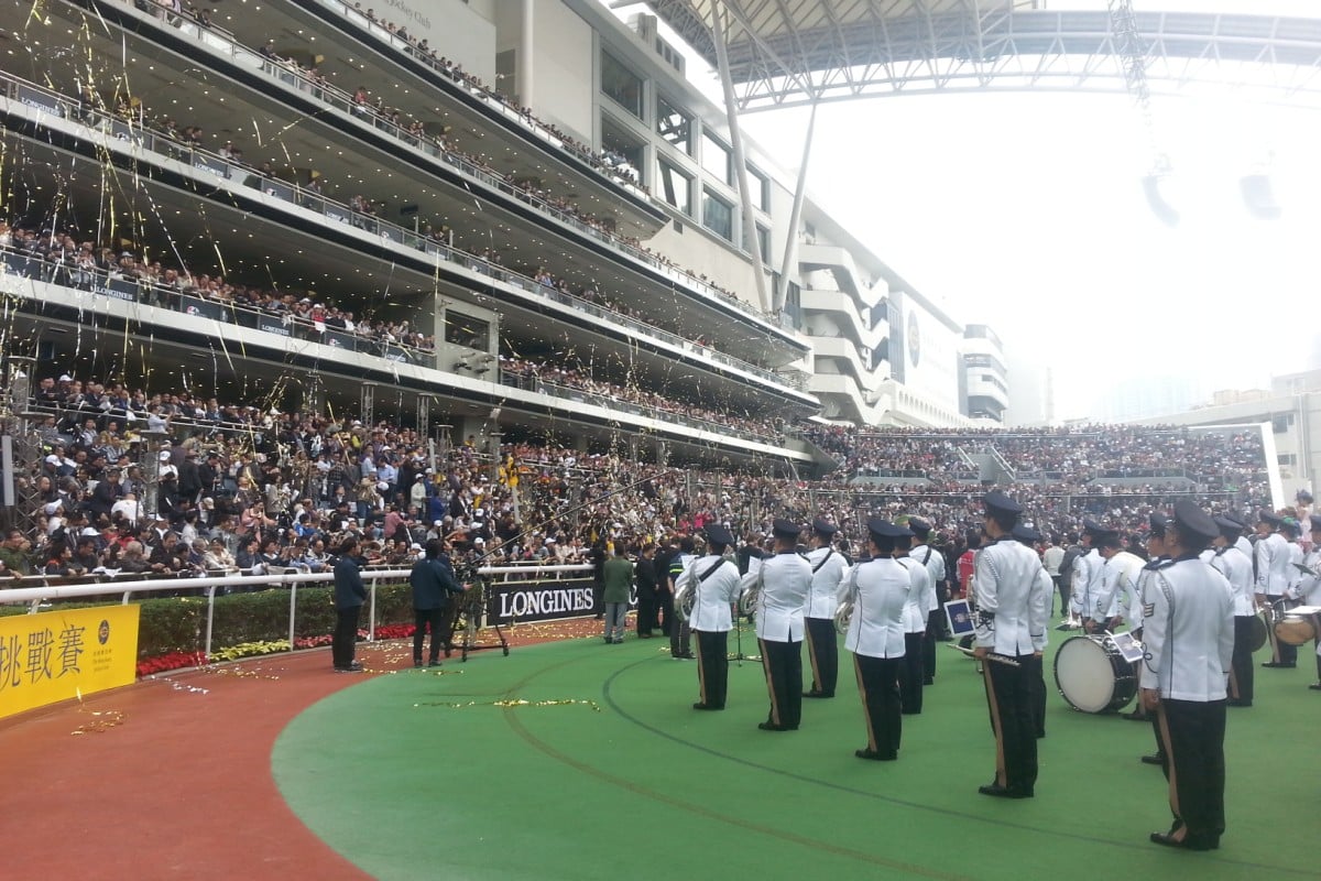 The band entertains the fans before the horses enter the parade ring. 