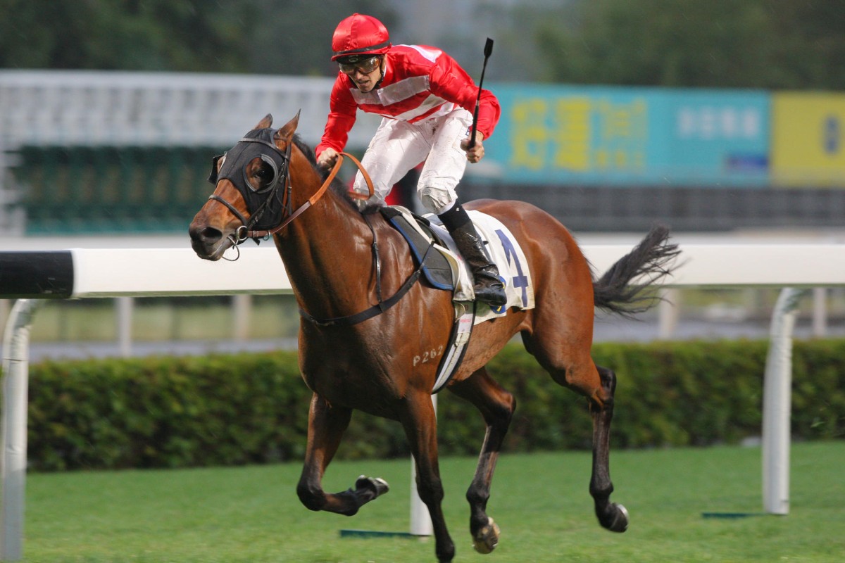 Tye Angland guides Wayfoong Express along the inside to win at Sha Tin on Sunday. Photo: Kenneth Chan