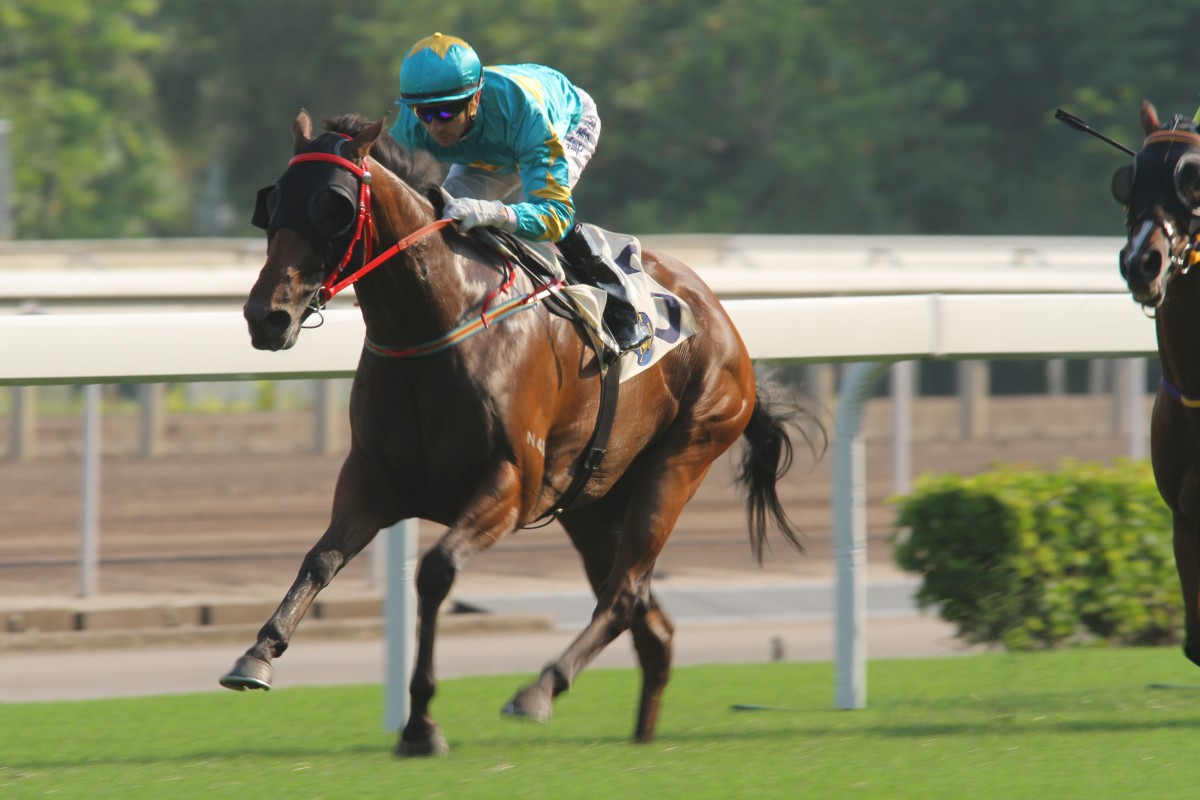 Teofilo Calva scores impressively  in the seventh event, but trainer John Size is not getting overly excited. Photos: Kenneth Chan