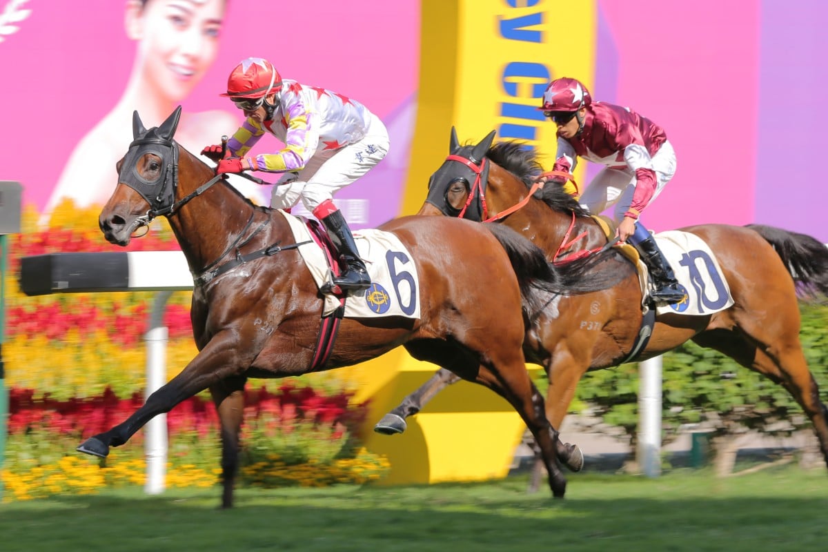 Excel Oneself makes it a double for Whyte in the fourth race. 