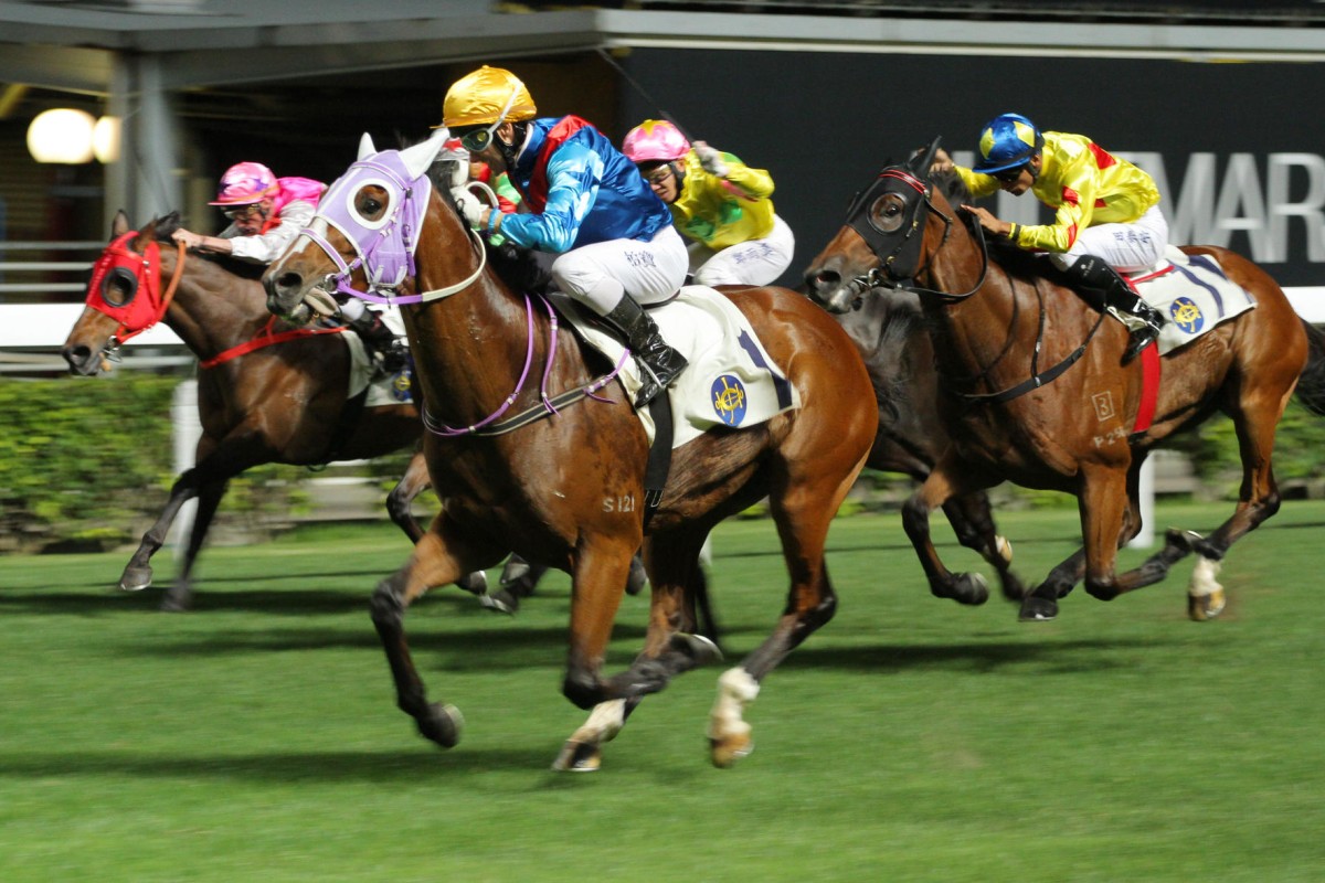 Brett Prebble drives Best Tango to the line for the Australian jockey's lone win of the night at Happy Valley. Photos: Kenneth Chan