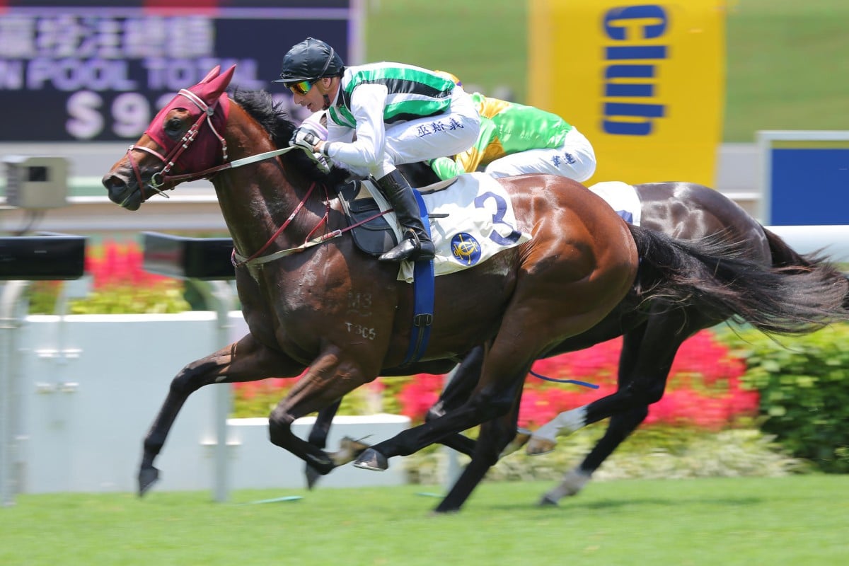 People's Knight wins in June under Gerald Mosse, just holding off Classic Emperor. Joao Moreira jumps back on People's Knight today for the first time since his debut.Photos: Kenneth Chan