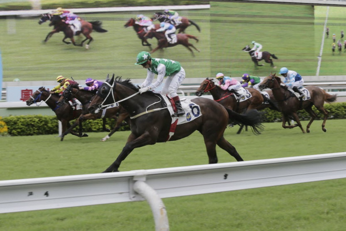 Pakistan Star (Matthew Chadwick) produces a standout performance in the Griffin race at Sha Tin. Photos: Kenneth Chan