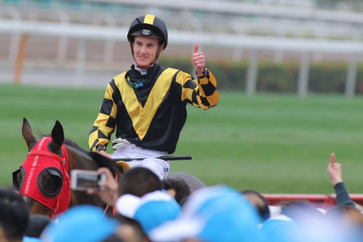 Chad Schofield receives a rousing reception from the Sha Tin crowd after scoring on Rouge Et Blanc. Photo: Kenneth Chan
