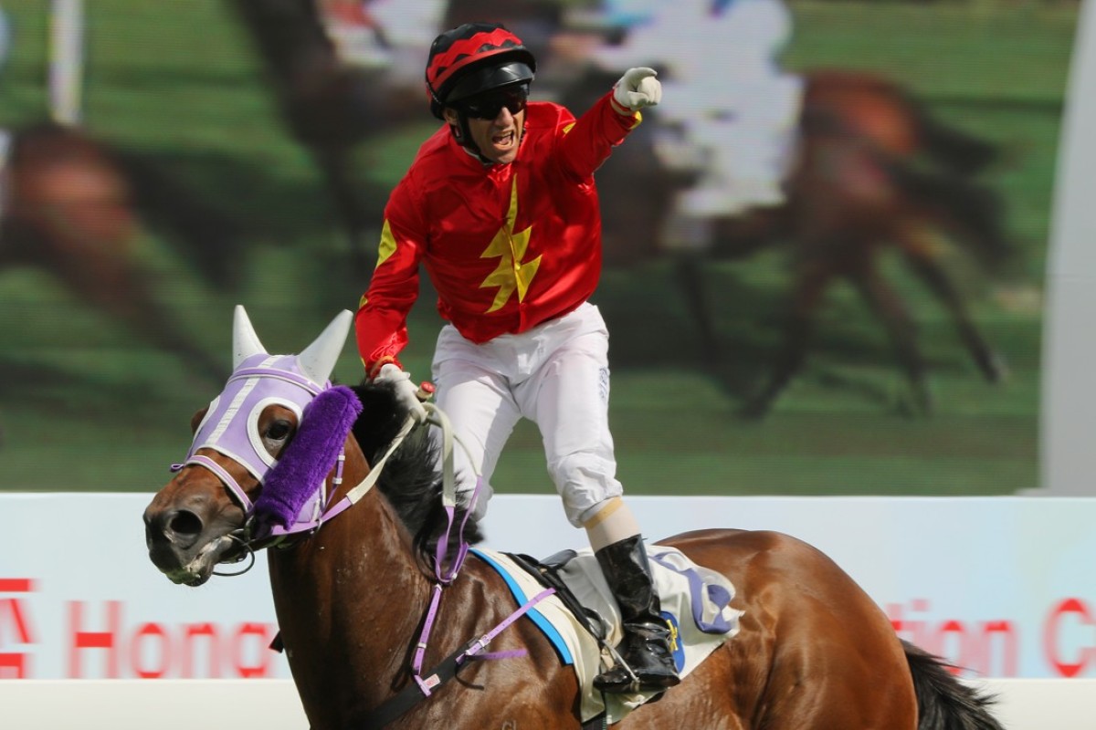 Prett Prebble stands high in the irons to celebrate winning the Hong Kong Reunification Cup with Hang’s Decision. Photos: Kenneth Chan