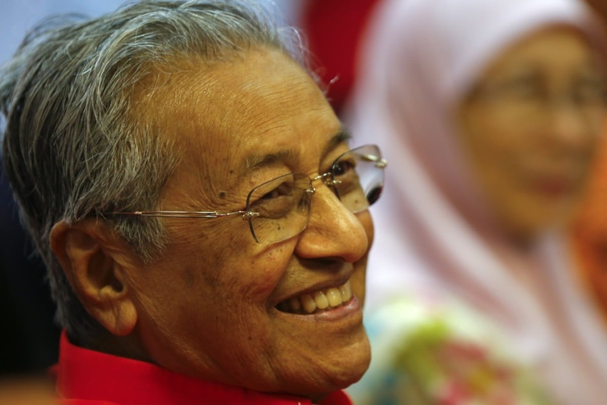 Forget Najib Watch Mahathir Slug It Out With Sultans In 2018