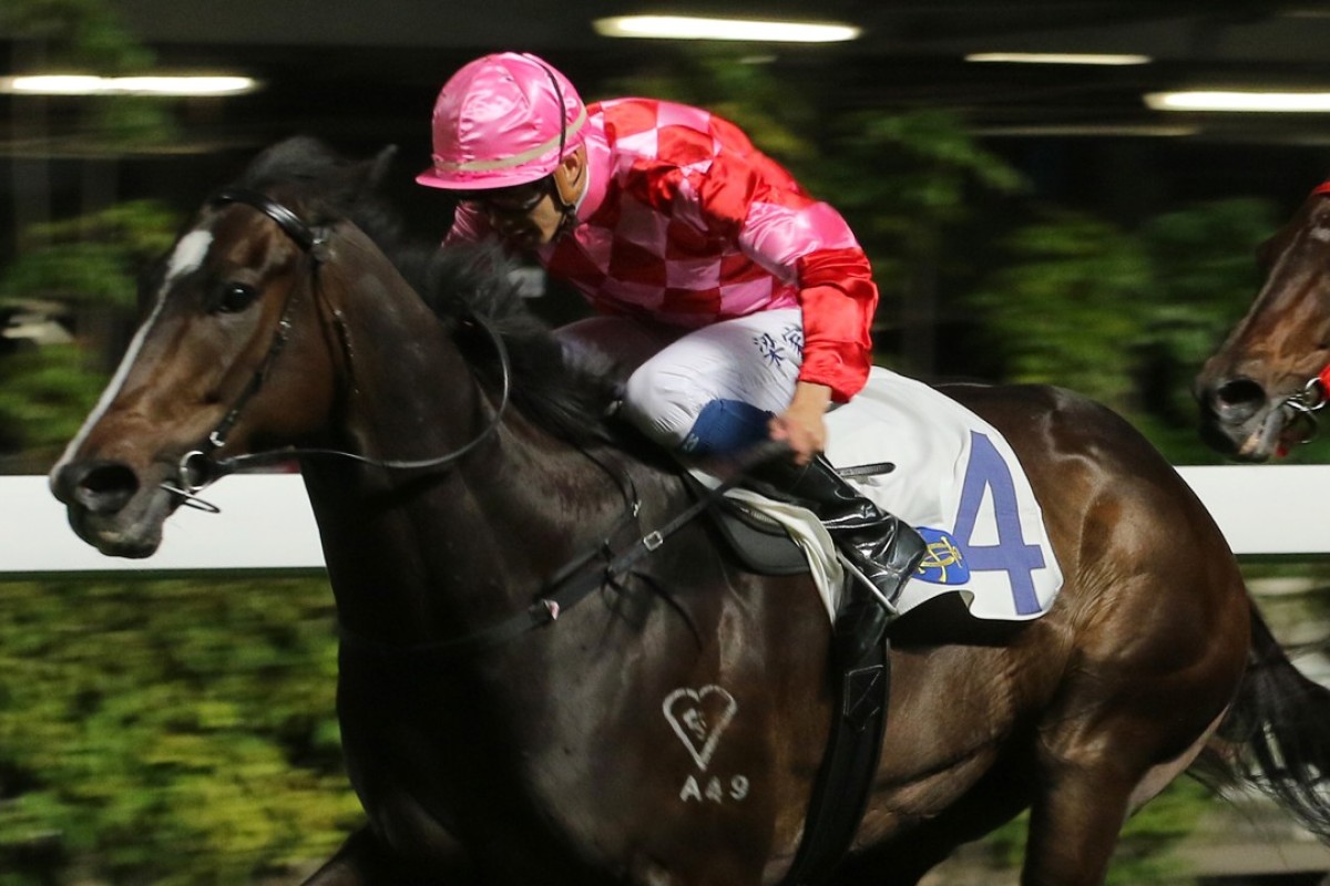 Derek Leung drives Planet Star to victory at Happy Valley. Photos: Kenneth Chan