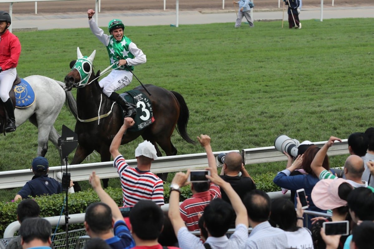 Jockey William Buick celebrates Pakistan Star’s win with the fans. Photos: Kenneth Chan