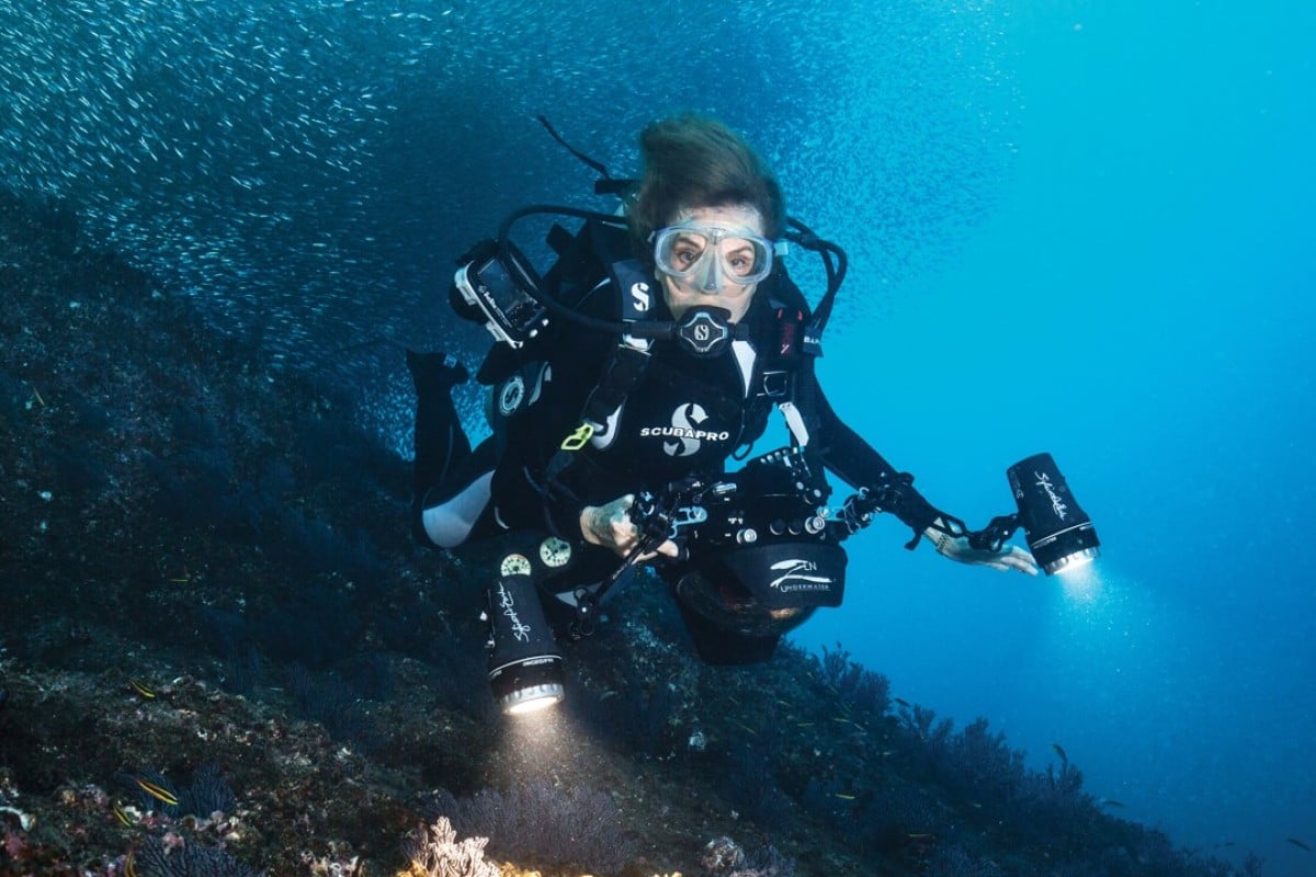 Marine expert Sylvia Earle has dedicated her life to making a difference by saving the oceans.